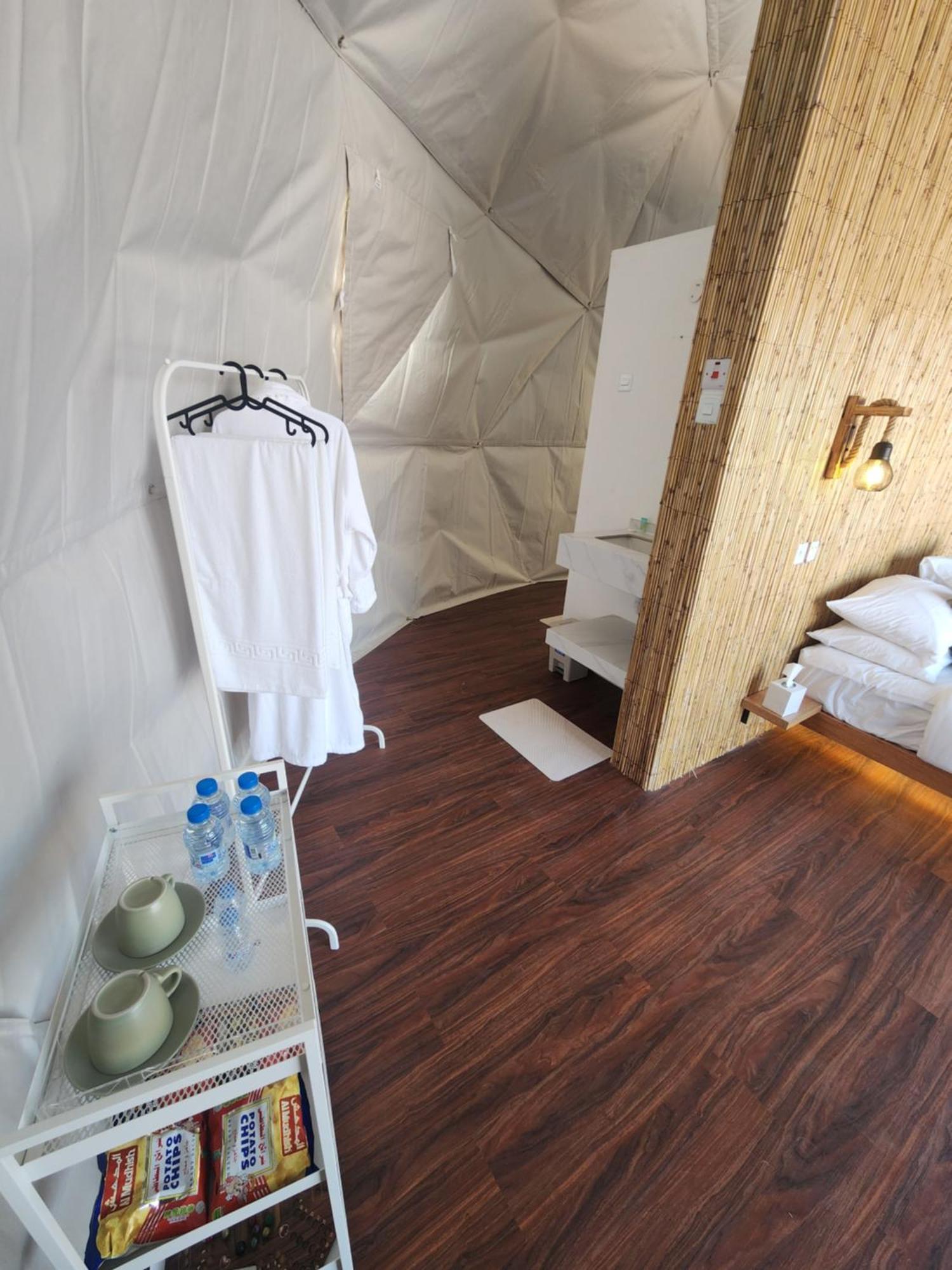 Bubbles Domes Private Cmp *
